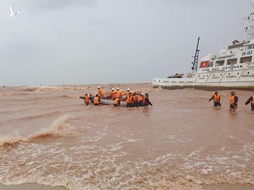 Đặc công nước, trực thăng sẽ cứu hộ thuyền viên tàu Vietship 01 trước khi bão số 6 vào bờ - Ảnh 5.