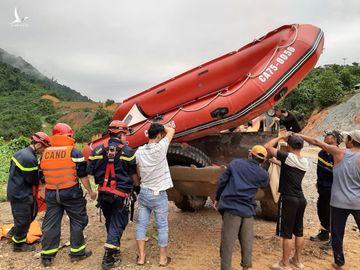 Công an TT- Huế tiếp cận hiện trường vụ sạt lở thủy điện Rào Trăng 3 - Ảnh 10.