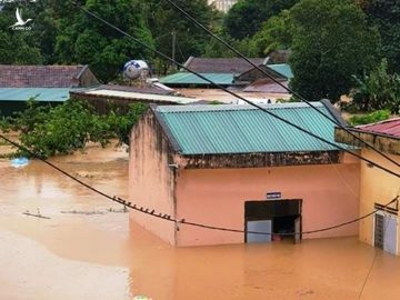 Kon Tum: Nhiều nơi ngập sâu, người dân phải sơ tán - ảnh 1