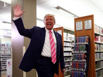 Tổng thống Mỹ bỏ phiếu sớm: ‘Tôi bầu cho một người tên Trump’ - ảnh 6
