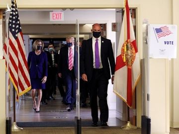Tổng thống Mỹ bỏ phiếu sớm: ‘Tôi bầu cho một người tên Trump’ - ảnh 2