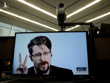 Edward Snowden xuất hiện trong đoạn video tại hội thảo về bảo vệ những người tố giác tại thành phố Strasbourg, Pháp năm 2019 /// Reuters