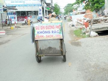 Người thương binh mỗi ngày vớt hàng trăm kg rác giải cứu dòng kênh - 8