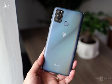 Joy 4 - một trong ba smartphone được VinSmart ra mắt trong tháng 9. Ảnh: Tuấn Hưng