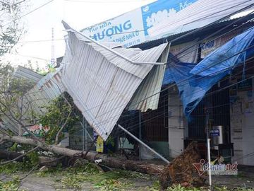 Sau bão số 9, đường phố Đà Nẵng, Quang Nam tan hoang không ngờ