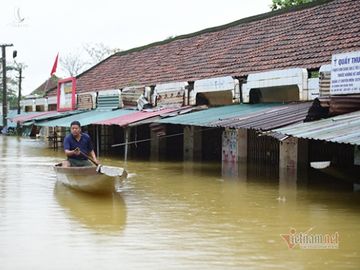 Chuyên gia lý giải việc miền Trung hứng mưa lũ dồn dập trong tháng 10