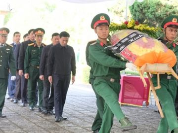 “Sao anh bỏ mẹ con em nơi đất khách quê người mà đi…” - 2