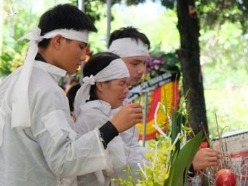 “Sao anh bỏ mẹ con em nơi đất khách quê người mà đi…” - 7