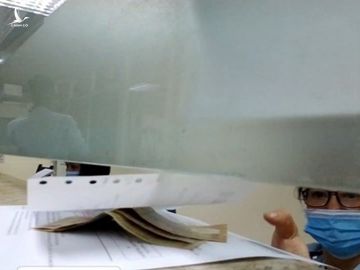 Hải quan Hà Nội đình chỉ 4 nữ công chức vì nghi vấn nhận tiền bôi trơn - 1 Hải quan Hà Nội đình chỉ 4 nữ công chức vì nghi vấn nhận tiền bôi trơn - 1