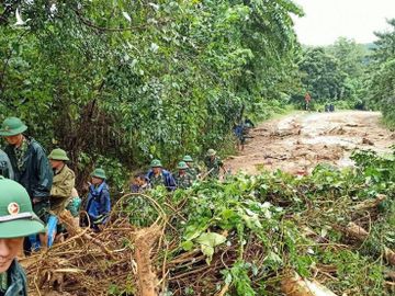 Quảng Trị: Sạt lở kinh hoàng ở Đoàn Kinh tế - Bộ Quốc phòng vùi lấp khoảng 20 cán bộ, chiến sĩ - Ảnh 5.