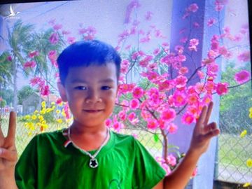 Lực lượng chức năng đội mưa tìm bé trai lạc trước giờ bão đổ bộ - Ảnh 1.