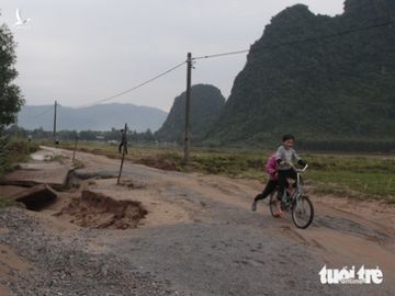 Xuất hiện nhiều điểm sạt lở chưa từng có ở Tuyên Hóa, Quảng Bình - Ảnh 7.