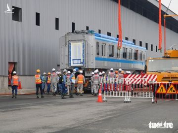 Tàu metro 1 lăn bánh ở depot, tháng 4-2021 sẽ chạy thử từ ngã tư Bình Thái về Long Bình - Ảnh 15.