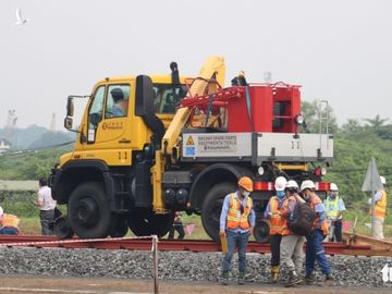 Tàu metro 1 lăn bánh ở depot, tháng 4-2021 sẽ chạy thử từ ngã tư Bình Thái về Long Bình - Ảnh 16.