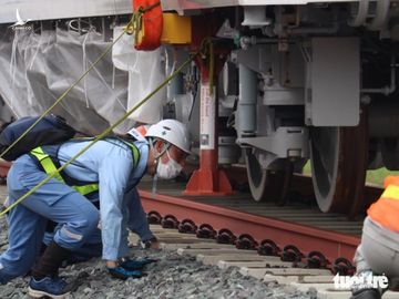 Tàu metro 1 lăn bánh ở depot, tháng 4-2021 sẽ chạy thử từ ngã tư Bình Thái về Long Bình - Ảnh 14.