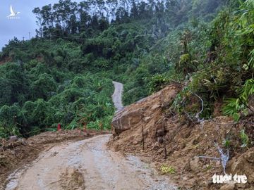 Công binh sẽ nổ mìn phá đá mở đường vào Rào Trăng 3 - Ảnh 2.