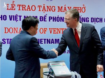 Mỹ tặng Việt Nam 100 máy thở, theo đề nghị của ông Trump - ảnh 1