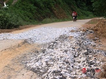 Nghệ An: Đường chưa bàn giao đã sụt lún chi chít, đâu là nguyên nhân?