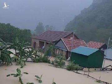 Nhà phao cứu người Quảng Bình thoát khỏi lũ dữ thế nào? - 1