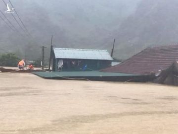 Nhà phao cứu người Quảng Bình thoát khỏi lũ dữ thế nào? - 2