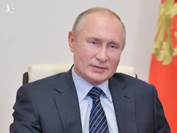 Tổng thống Putin làm việc tại tư dinh ở ngoại ô Moskva hôm 21/10. Ảnh: Reuters.