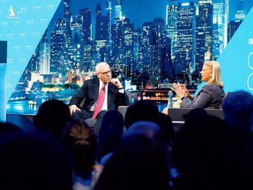 Ông Rubenstein trò chuyện trong show truyền hình nổi tiếng của ông trên kênh Bloomberg.