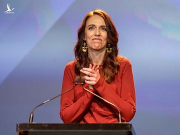Thủ tướng Nguyễn Xuân Phúc chúc mừng thắng lợi của thủ tướng New Zealand - Ảnh 1.