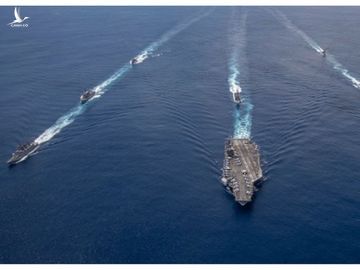 Nhóm tác chiến tàu sân bay Mỹ USS Nimitz phối hợp hoạt động với tàu chiến Ấn Độ ở Ấn Độ Dương gần đây /// US NAVY