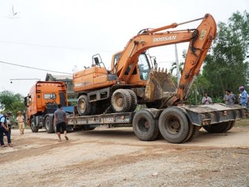 Nửa quả núi lớn đã đổ ập xuống thủy điện Rào Trăng 3 - ảnh 4