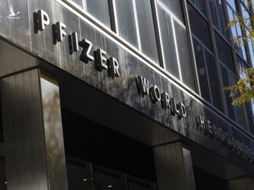 Trụ sở của Pfizer ở New York, Mỹ /// AFP