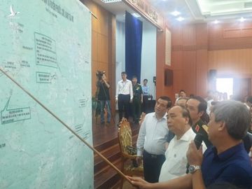 Thủ tướng Nguyễn Xuân Phúc: Tiền hỗ trợ bão lũ phải đến tận tay người dân - Ảnh 1. Thủ tướng Nguyễn Xuân Phúc: Tiền hỗ trợ bão lũ phải đến tận tay người dân - Ảnh 1.