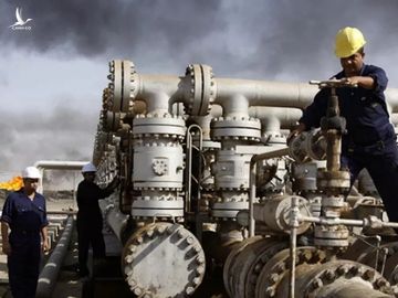 NÓNG: Nhà máy lọc dầu công suất 2 vạn thùng mỗi ngày của Trung Quốc bị IS tấn công? - Ảnh 1.