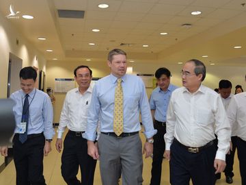 Bí thư Nguyễn Văn Nên: Muốn mời gọi đầu tư mới phải đối xử thật tốt với nhà đầu tư hiện tại - Ảnh 3.