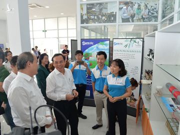Bí thư Nguyễn Văn Nên: Muốn mời gọi đầu tư mới phải đối xử thật tốt với nhà đầu tư hiện tại - Ảnh 2.