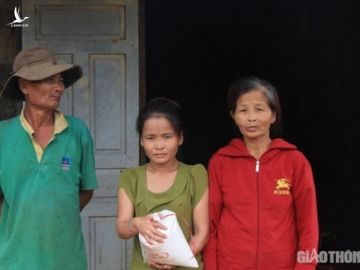 Vụ tố giả chữ kí, ăn chặn gạo “cứu đói”: Người chia gạo nói chỉ là nhầm lẫn 4