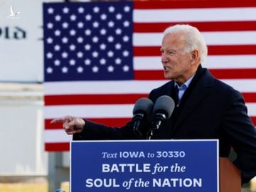 Joe Biden vận động tranh cử ở bang Iowa tháng trước. Ảnh: Reuters.