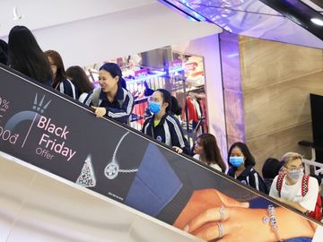 người hà nội bỏ bữa đi "săn" hàng giảm giá ngày black friday