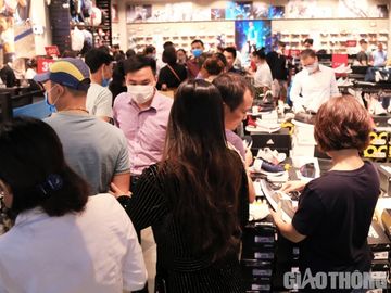 người hà nội bỏ bữa đi "săn" hàng giảm giá ngày black friday