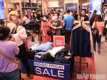 người hà nội bỏ bữa đi "săn" hàng giảm giá ngày black friday