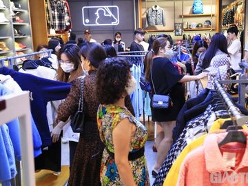 người hà nội bỏ bữa đi "săn" hàng giảm giá ngày black friday