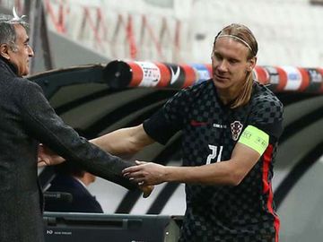 Đá 45 phút, đội trưởng tuyển Croatia bị thay ra vì phát hiện nhiễm COVID-19 - Ảnh 1.