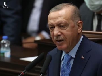 Tổng thống Erdogan trong phiên họp đảng cầm quyền ở Ankara hôm 11/11. Ảnh: AFP.