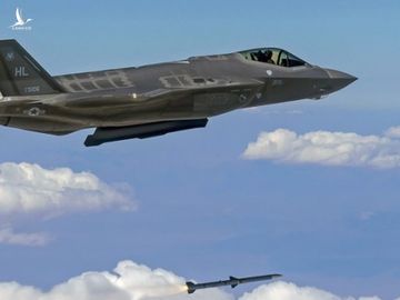 Tiêm kích F-35 Lightning II phóng tên lửa AIM-120 /// Bộ Quốc phòng Mỹ