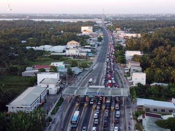 Kẹt xe gần 10 km hai bên cầu Rạch Miễu trong dịp Tết Nguyên đán 2020. Ảnh: Hoàng Nam.