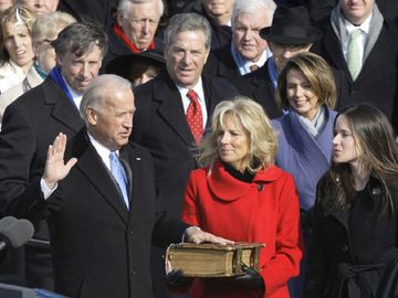 Những hình ảnh đáng nhớ trong cuộc đời ông Joe Biden