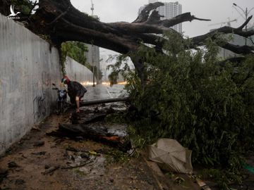 Bão Vamco quét qua Philippines, 26 người chết, lũ nhấn chìm hàng chục ngàn ngôi nhà - Ảnh 4. Bão Vamco quét qua Philippines, 26 người chết, lũ nhấn chìm hàng chục ngàn ngôi nhà - Ảnh 4.