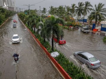 Bão Vamco quét qua Philippines, 26 người chết, lũ nhấn chìm hàng chục ngàn ngôi nhà - Ảnh 3. Bão Vamco quét qua Philippines, 26 người chết, lũ nhấn chìm hàng chục ngàn ngôi nhà - Ảnh 3.