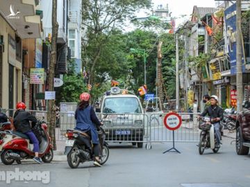 Rào chắn tứ phía cả khu phố Hà Nội vì phát hiện bom chưa nổ - Ảnh 11.