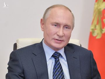 Tổng thống Nga Putin làm việc tại tư dinh ở ngoại ô Moskva hôm 21/10. Ảnh: Reuters.