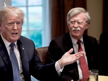 Ông Trump gọi cựu cố vấn diều hâu John Bolton là kẻ ngu ngốc - 1